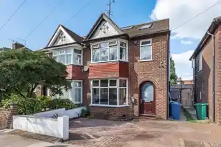 253 The Vale, photo 2