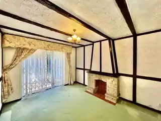 254 Hanworth Road, photo 3