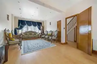 255 Bowes Road, photo 4