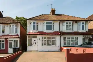 255 Bowes Road, photo 2