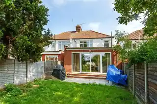 255 Bowes Road, photo 3