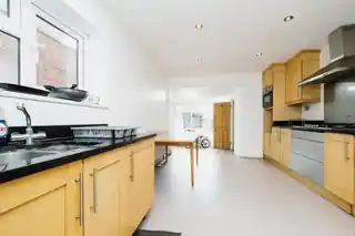 255 Thorold Road, photo 2