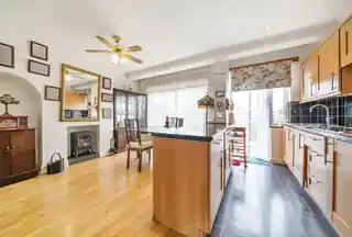 258 Garth Road, photo 4