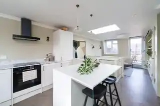 25A Dalling Road, photo 2