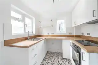 25A Lancaster Road, photo 3