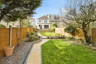 25B Percival Road, photo 3