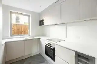 25D Roke Road, photo 3