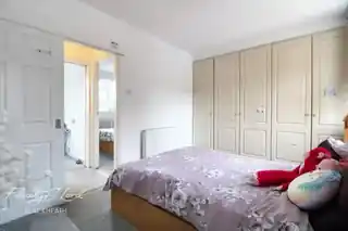 26 Charlton Park Lane, photo 3
