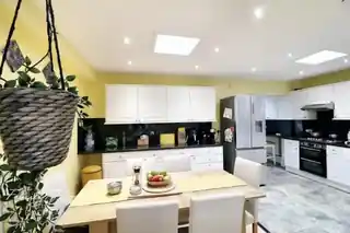 26 Charlton Park Lane, photo 2