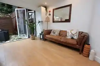 26 Dinton Road, photo 2
