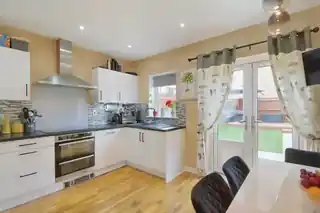 26 Felnex Avenue, photo 2