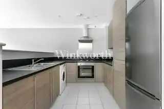 26 Leverton Close, photo 3