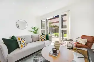 26 Reynard Way, photo 3