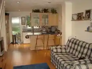26 Rowlands Close, photo 2
