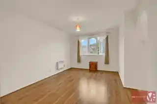 26 Sybil Phoenix Close, photo 2