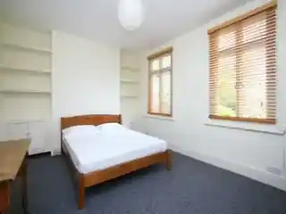 26 Treadgold Street, photo 3
