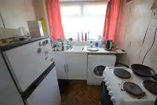 26 Upper Sutton Lane, photo 3