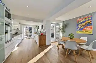260 Canbury Park Road, photo 3