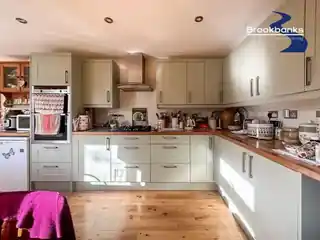 265A Brampton Road, photo 3