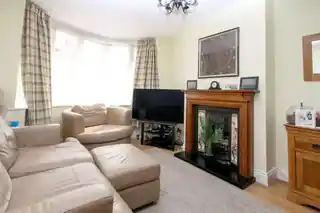 268 Wennington Road, photo 2
