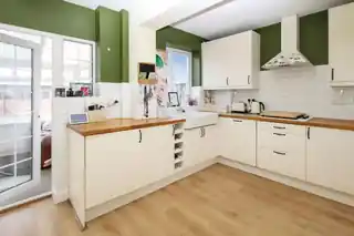268 Wennington Road, photo 3