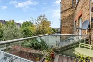26B Dyne Road, photo 3
