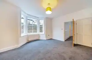 27 Ackroyd Road, photo 3