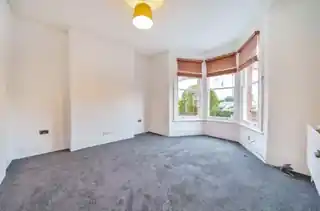 27 Ackroyd Road, photo 2