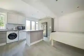27 Bargate Close, photo 3