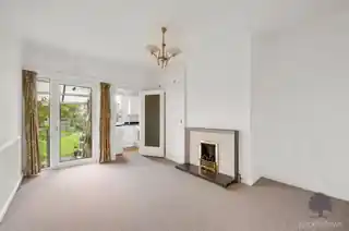 27 Benhilton Gardens, photo 2