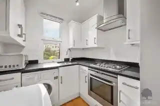 27 Benhilton Gardens, photo 3