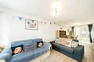 27 Briar Close, photo 3