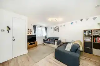 27 Briar Close, photo 2