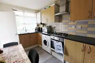 27 Bromley Road, photo 4