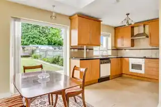 27 Camborne Road, photo 2