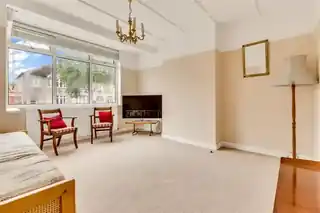 27 Camborne Road, photo 4
