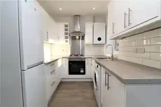 27 Carlyon Avenue, photo 3