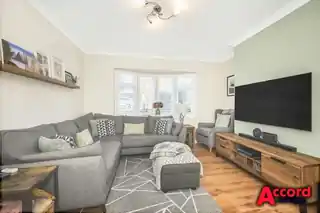 27 Clitheroe Road, photo 2