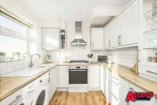 27 Clitheroe Road, photo 3