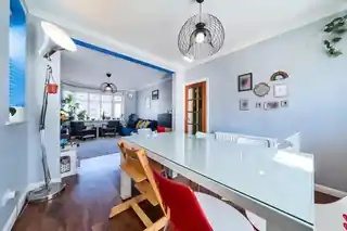 27 Collins Drive, photo 2