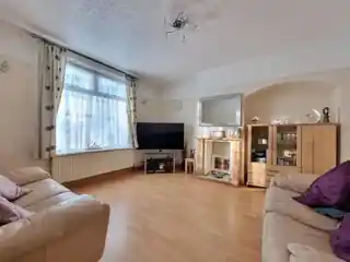27 Cotesmore Gardens, photo 3