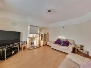 27 Cotesmore Gardens, photo 4