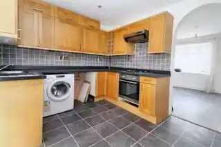 27 Cowley Mill Road, photo 4