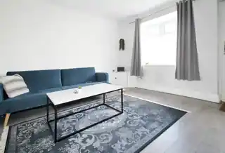 27 Cowley Mill Road, photo 2