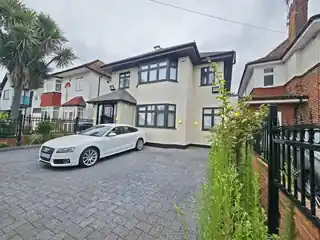27 Craneswater Park, photo 2