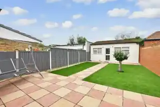 27 Douglas Road, photo 2