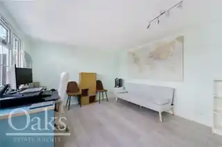 27 Eldertree Way, photo 3