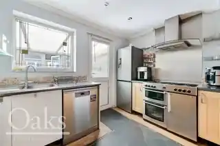 27 Eldertree Way, photo 2