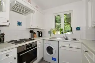27 Evelyn Way, photo 4