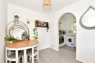 27 Evelyn Way, photo 3